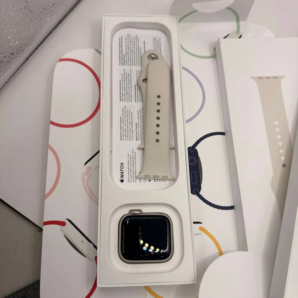 Unisex Apple Watch Series 5 GPS Smartwatch One Size White Beige